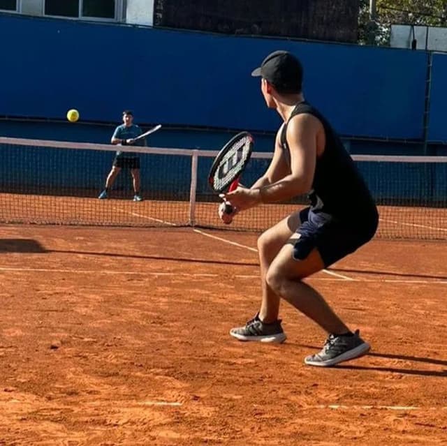 Tomás